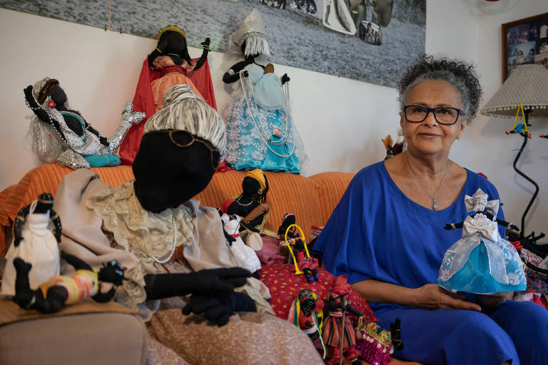 'Tem que ser bem preta', ensina criadora das bonecas Abayomi