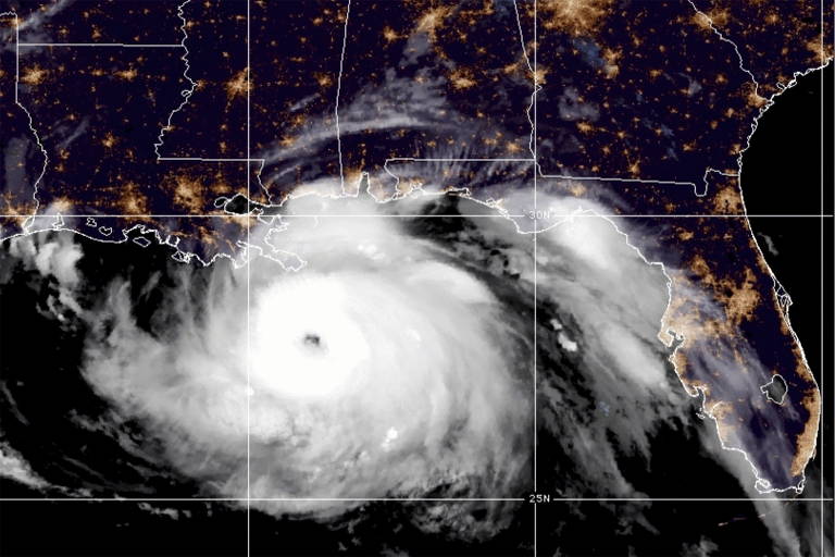 Moradores da Louisiana se preparam para passagem do furacão Ida