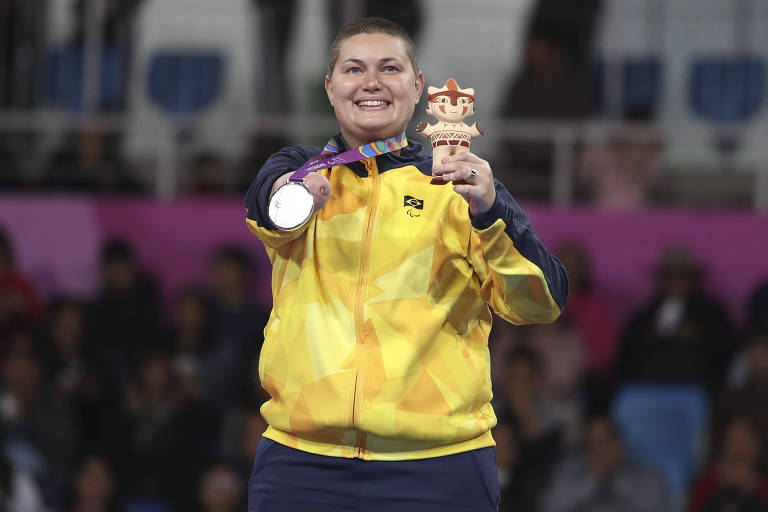 Débora Menezes com a medalha de prata conquistada nos Jogos Parapan-Americanos de Lima em 2019
