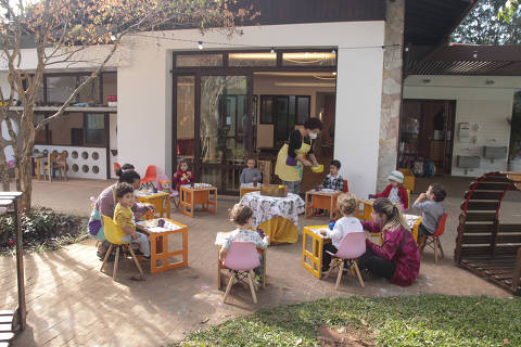 Escola prioriza o brincar e as atividades em espaço aberto para educação infantil