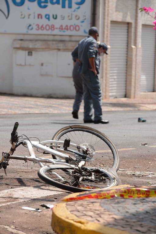 Bicicleta de morador de Araçatuba que foi atingido por explosivo deixado pelos criminosos