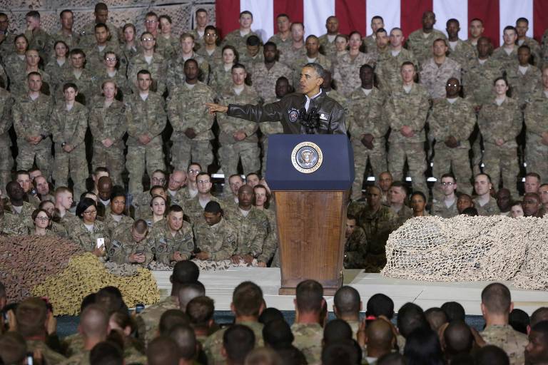 Em discurso a tropas americanas durante visita surpresa ao Afeganistão, o presidente dos EUA, Barack Obama, disse que iria levar a guerra no país a um 'fim responsável'