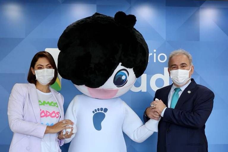 Saúde lança mascote do SUS para doenças raras em evento com Queiroga e Michelle Bolsonaro