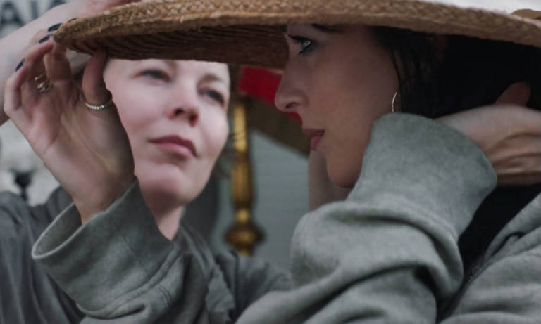 'A Filha Perdida', melhor filme do ano, é obra feminina e feminista