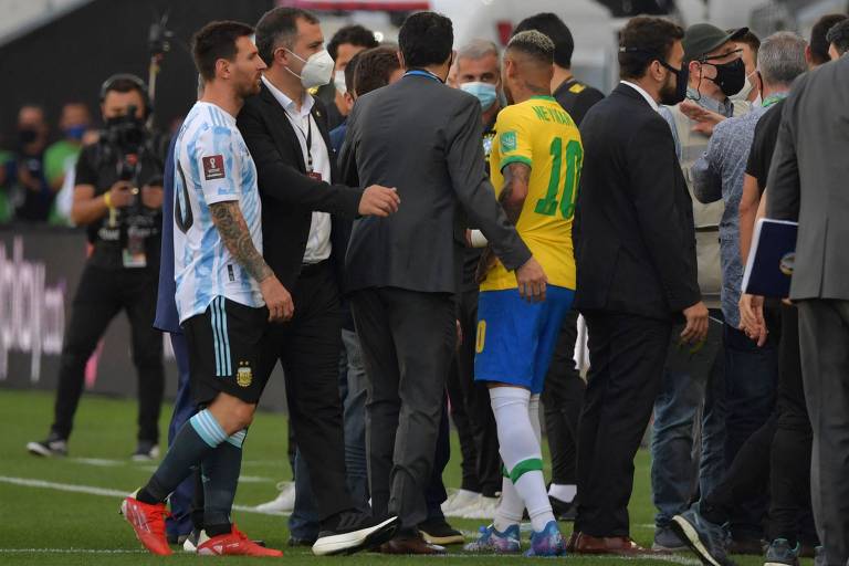 Anvisa interrompe jogo, e zoeiras com Brasil x Argentina bombam na