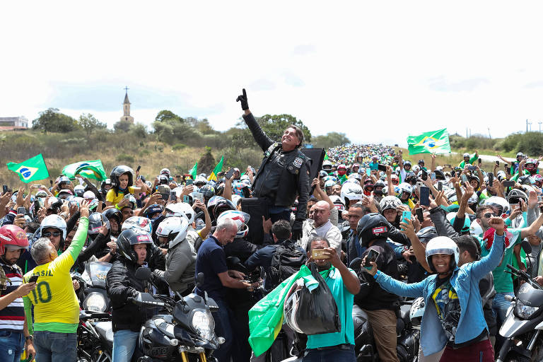 Presidente Jair Bolsonaro participa de motociata no último sábado (4), no município de Toritama (PE)