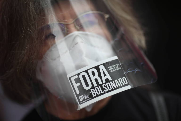 Mulher participa de ato contra Bolsonaro no Rio; manifestação, que teve início na rua Uruguaiana, é organizada pelo movimento Grito dos Excluídos, que convocou manifestações contra o presidente em todas as regiões do Brasil 