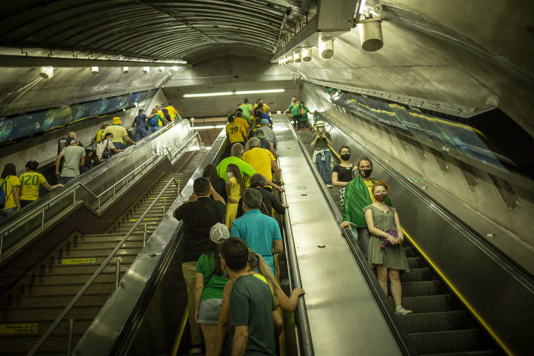 Movimentação na estação Consolação do Metrô, em São Paulo