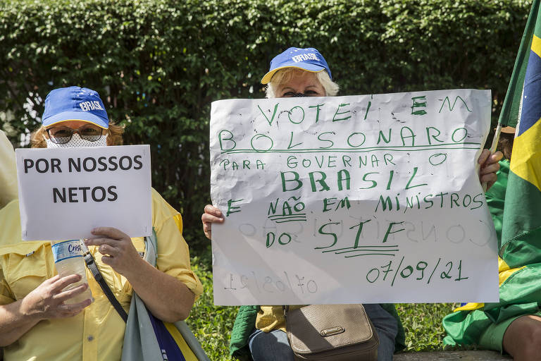 Apoiadores do presidente Bolsonaro se concentram em ato na avenida Paulista; dia de comemoração da independência do Brasil foi marcado por protestos contra e a favor do governo em todo o país
