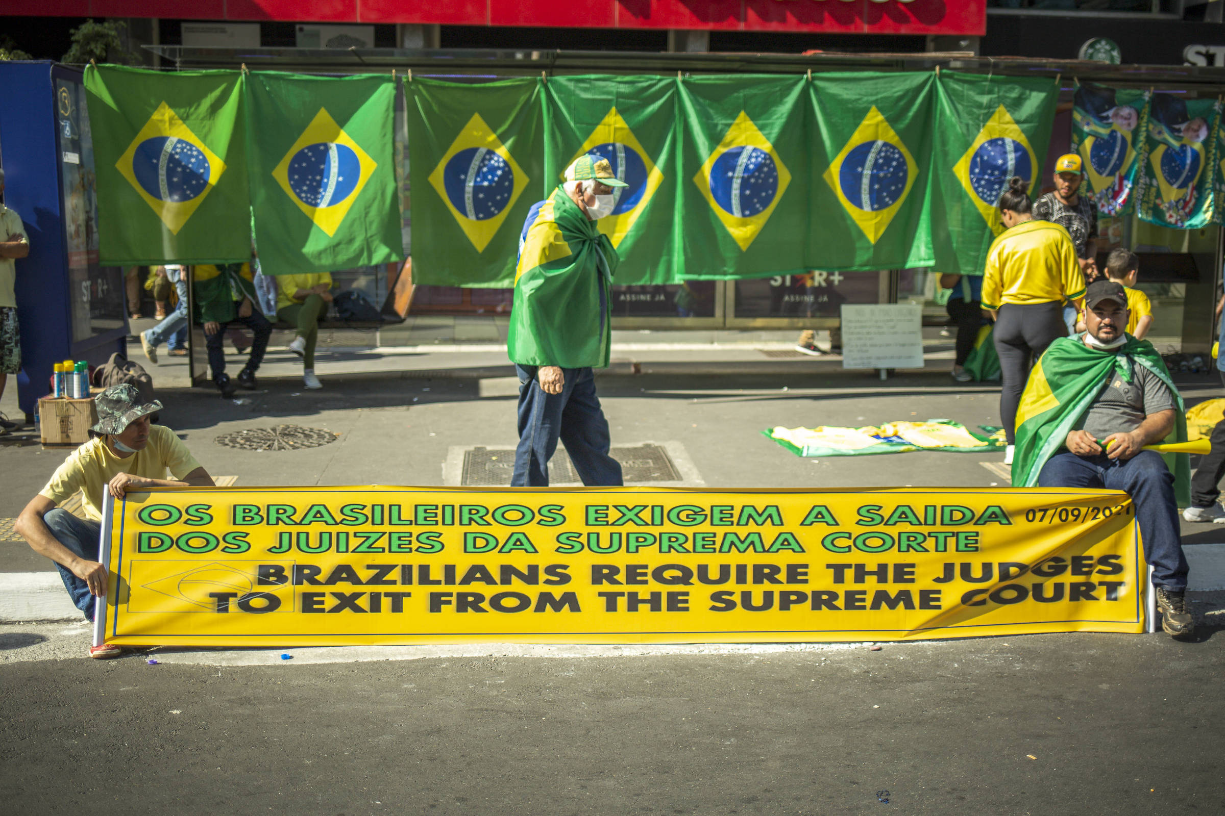 Cartaz incentivador em português do brasil. tradução - insista