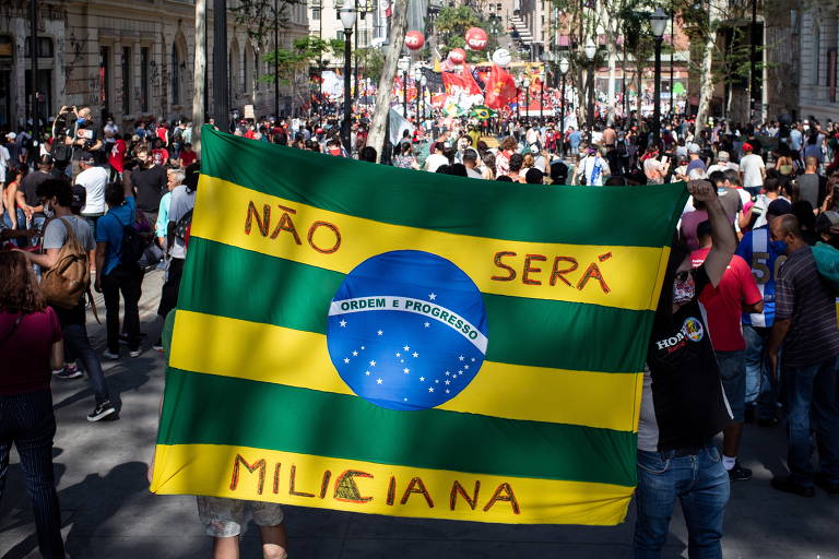 Zélia Duncan e Caio Blat prometem presença em atos contra Jair Bolsonaro