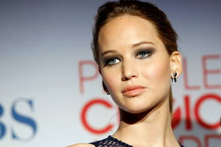 FILE PHOTO: Presenter Jennifer Lawrence poses backstage in the photo room at the 2012 People's Choice Awards in Los Angeles