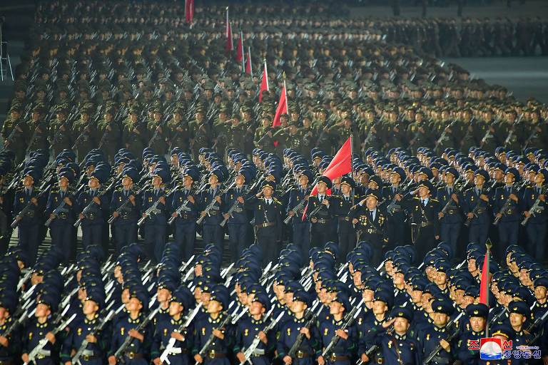 Coreia do Norte celebra 73º aniversário com desfile militar