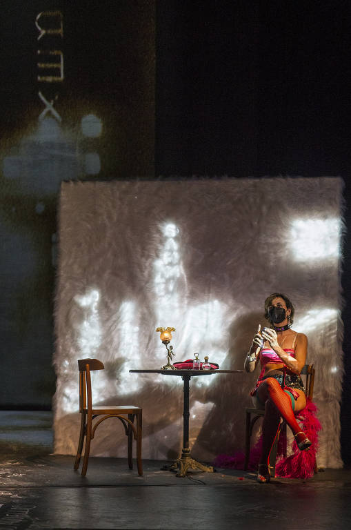 A atriz e prostituta Elaine Bortolanza no ensaio