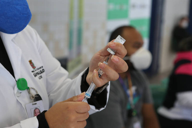 Surto de gripe provoca corrida por vacina em clínicas de São Paulo