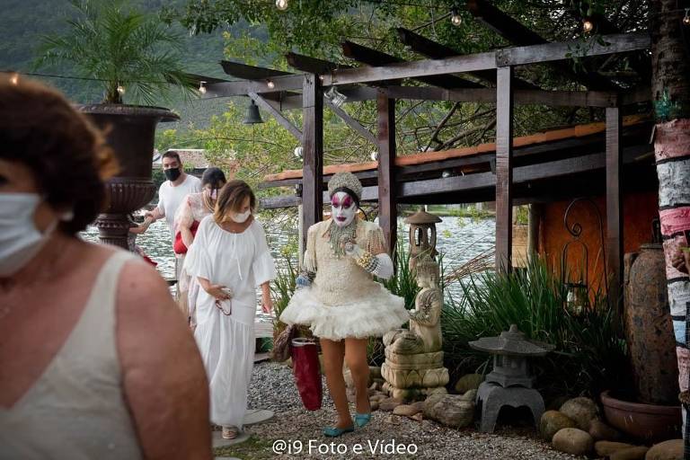 Ravane Nayara no Instagram: “Casa toda enfeitada, mesa posta e família  reunida porque hoje é o dia que comemoramos o nascimento do nosso Rei: JE…