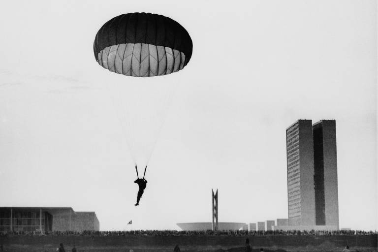Fotos de exercícios militares em Brasília antes do golpe de 1964