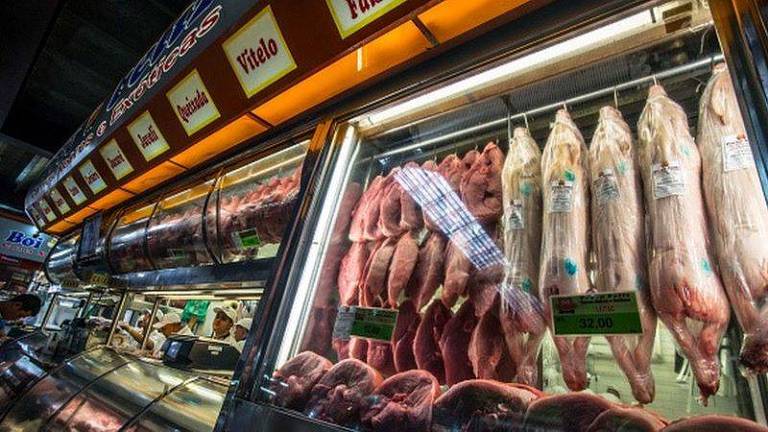 Subida do preço da carne diminuiu o acesso ao alimento, uma das principais fontes de ferro