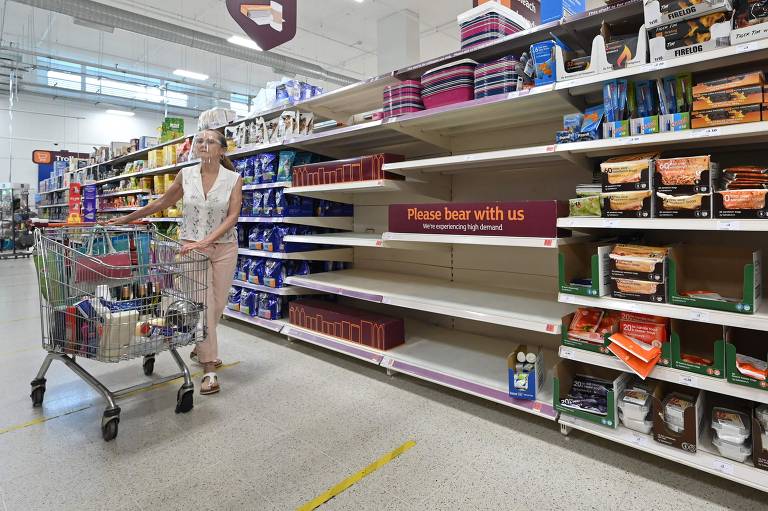 Escassez de produtos chega aos supermercados no Reino Unido
