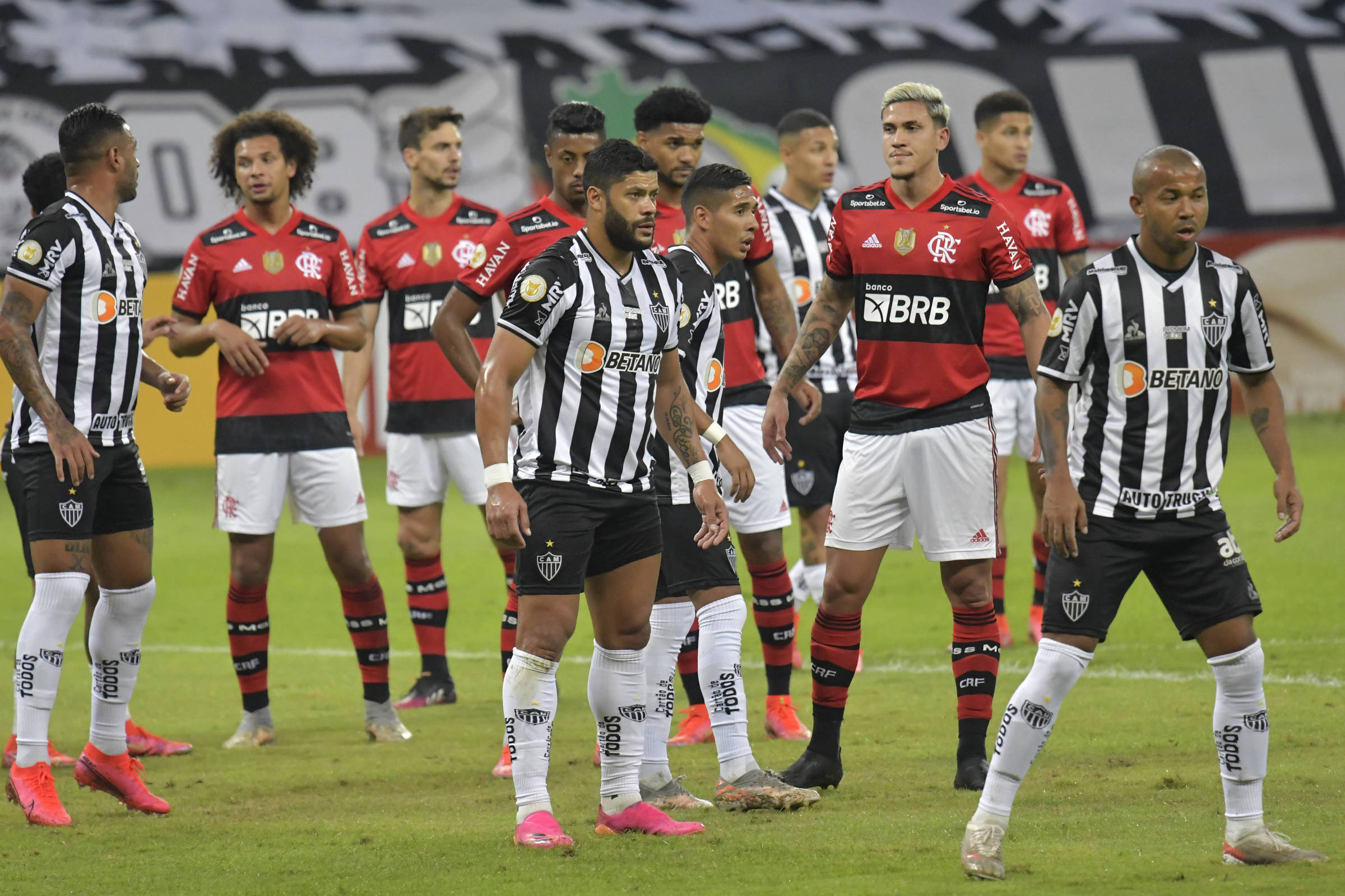 Abismo financeiro facilita recordes de Galo, Flamengo e Palmeiras