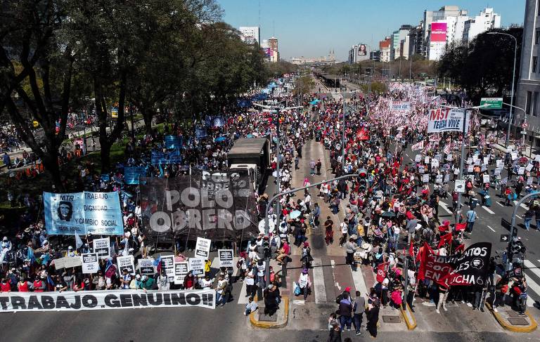 Ato em 2021 na Argentina protesta contra Alberto Fernández em meio a crise no governo 
