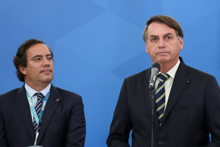 Presidente da República Jair Bolsonaro (PL) durante coletiva de imprensa ao lado do então presidente da Caixa Pedro Guimarães 