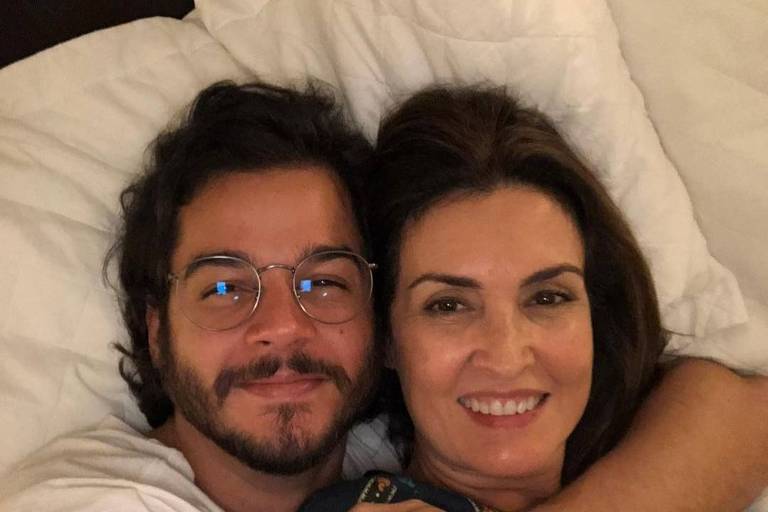 Túlio Gadelha comemora 55 meses com Fátima Bernardes e desmente crise no namoro