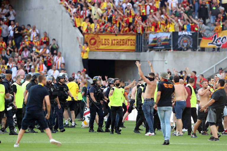 Futebol francês tenta entender razões para onda de violência nos estádios