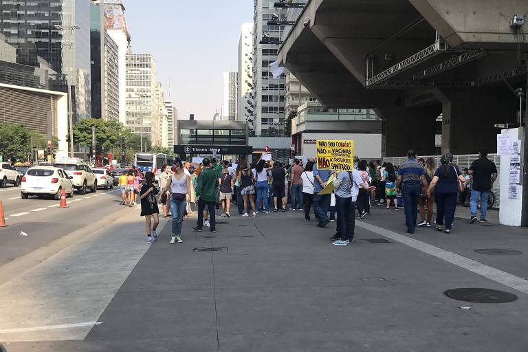 Pessoas fazem protesto antivacina na avenida Paulista no dia 18 de setembro de 2021