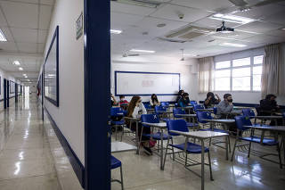 Alunos têm aula presencial no colégio Vital Brazil, no Butantã, em SP