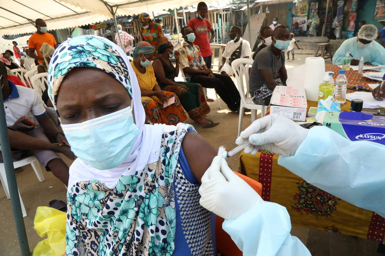 Campanha de vacinação contra ebola em agosto deste ano na Costa do Marfim, após a confirmação de casos da doença no país 