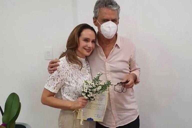 Chico Buarque e Carol Proner se casam em cartório de Petrópolis