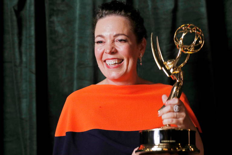 Olivia Colman, ganhadora do prêmio de atriz em série de drama por 'The Crown' no Emmy de 2021