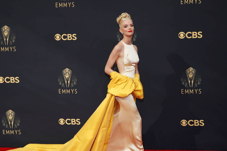 Anya Taylor-Joy diz ter desenhado vestido do tapete vermelho do Emmy