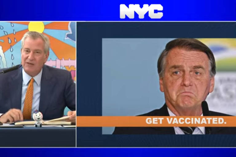 O prefeito de Nova York, Bill de Blasio, em transmissão pela internet em que criticou Bolsonaro por não se vacinar
