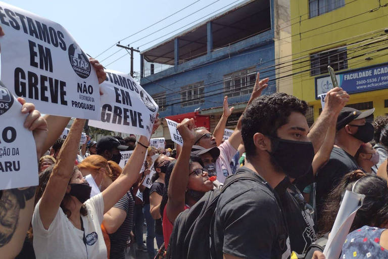 Ele tinha 20 anos de empresa e morreu na fila da demissão