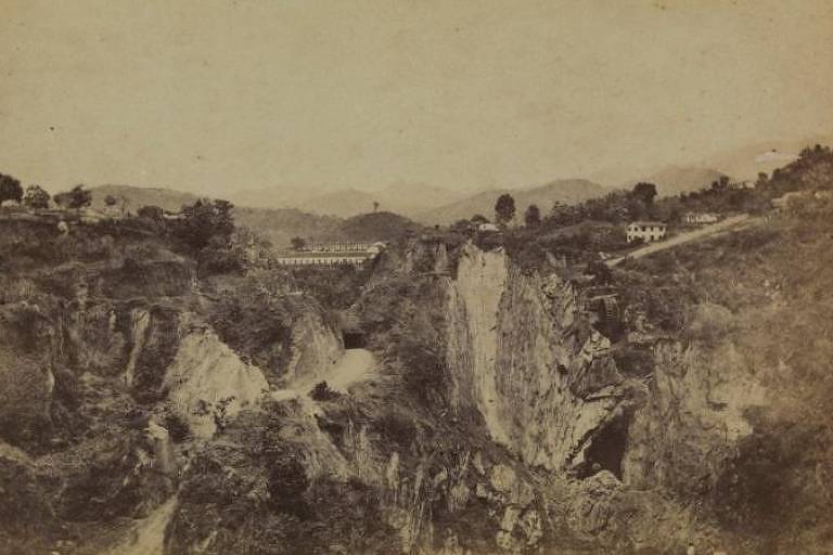 Com as descobertas das minas no interior do Brasil, praticamente todo ouro em circulação no mundo saía das Américas.