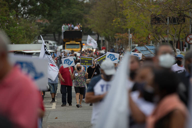 O ato começou por volta das 15h e, após caminhada simbólica ao redor da Alesp, os manifestantes farão vigília até que o projeto seja discutido pelos deputados às 19h