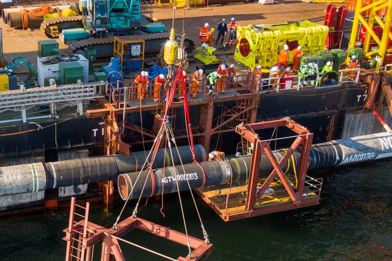 Técnicos finalizam a construção do Nord Stream 2 a bordo do navio Fortuna