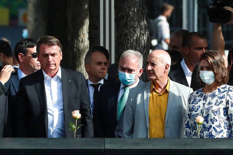 Jair e Michelle Bolsonaro visitam memorial às vítimas do 11 de Setembro acompanhados do ministro da Saúde, Marcelo Queiroga