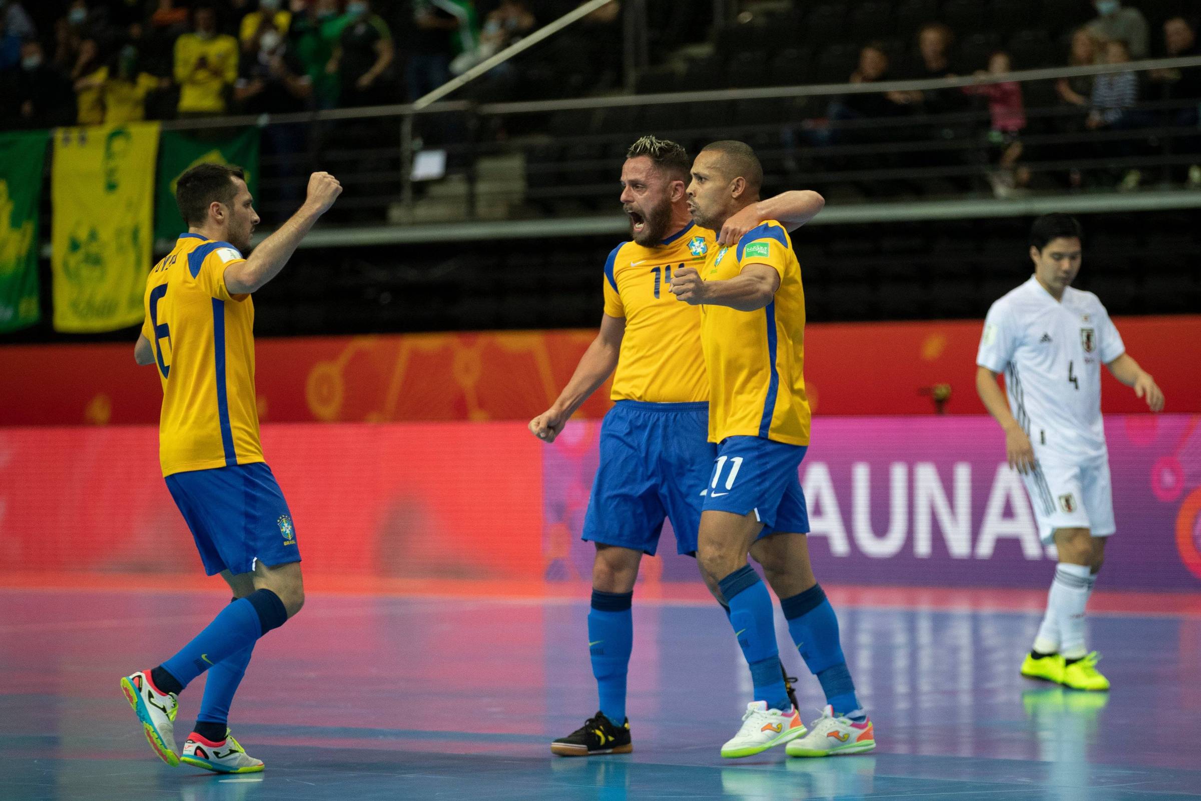 Futsal: Brasil nos oitavos com três triunfos em três jogos