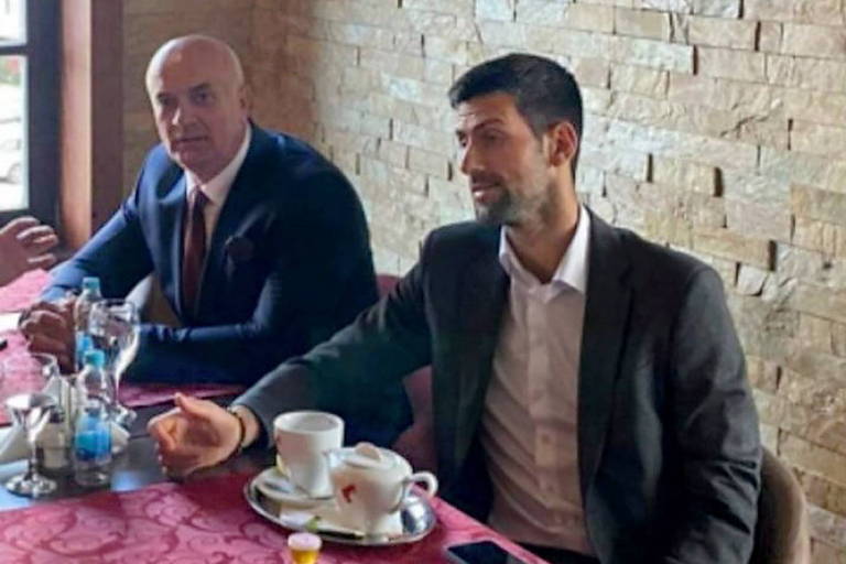 Djokovic é fotografado ao lado de acusado de genocídio na Bósnia