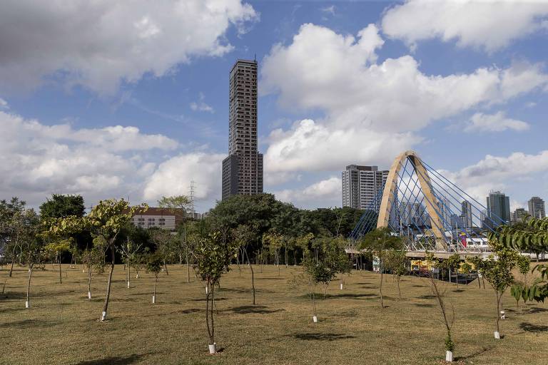O edifício Platina 220, visto no horizonte do Tatuapé; prédio com uso misto será o maior da cidade quando for inaugurado, em setembro de 2022
