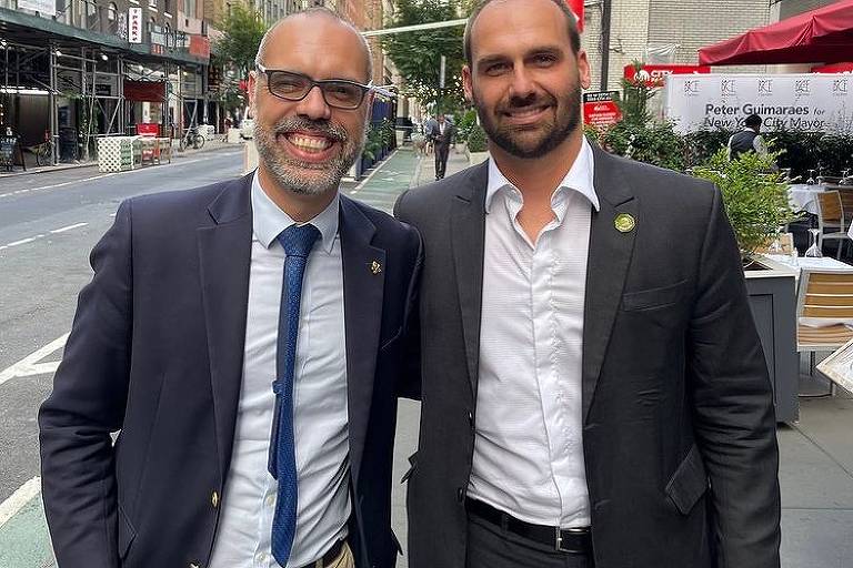 O deputado Eduardo Bolsonaro (PSL-SP) com o influenciador bolsonarista Allan dos Santos em Nova York