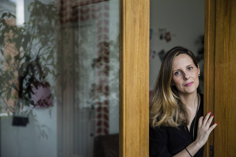 A escritora e jornalista Tati Bernardi relata em 'Você Nunca Mais Vai Ficar Sozinha' (ed. Companhia das Letras) a transformação de uma filha em mãe