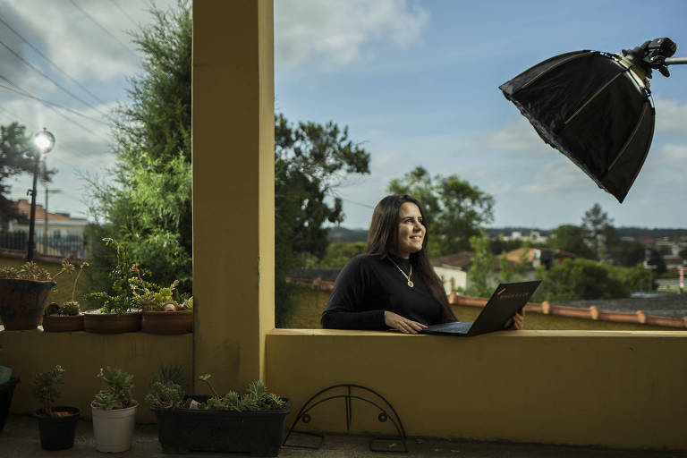 Rafaela Oliveira, 24, deixou o curso de fisioterapia e se tornou engenheira de software em um banco 