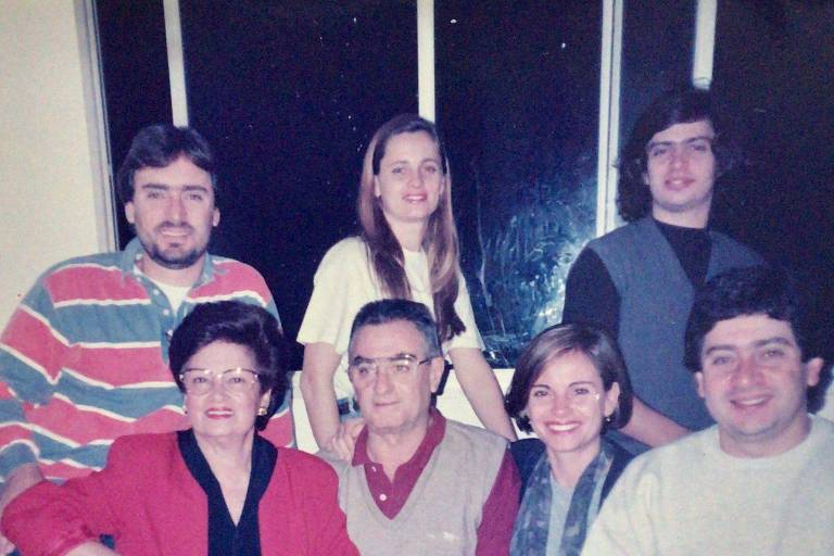 Creusa Maria Colaferri Silva (primeira à esq. sentada) com o marido e os filhos
