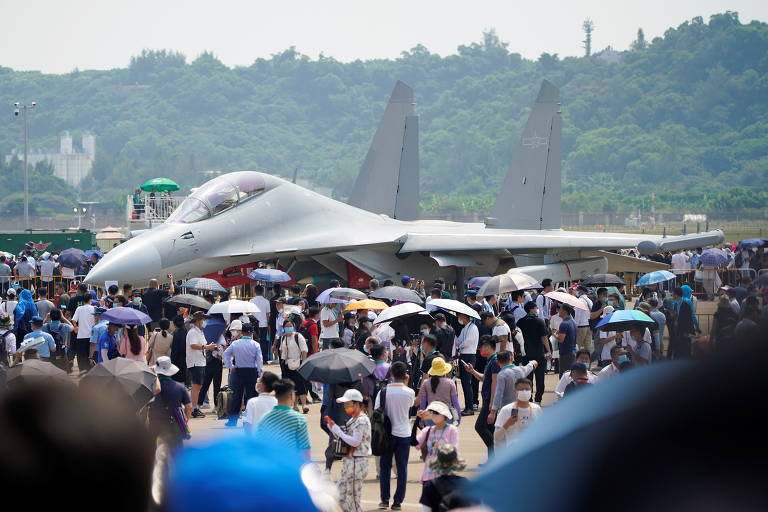 China exibe novos aviões militares em 2021