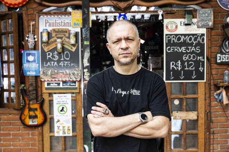 Eddy Vassalo, dono do bar Papo, Pinga e Petisco, que dá de frente para a praça, é contra a mudança de nome da Praça Roosevelt (região central da cidade de São Paulo)