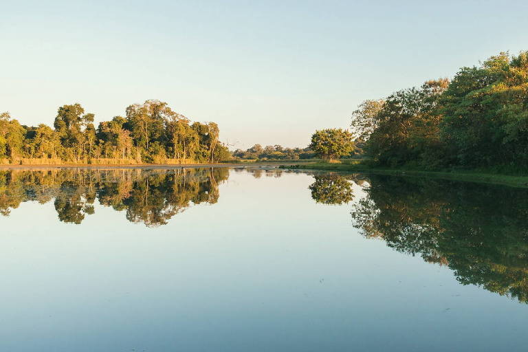 Imagem mostra lagoa de captação de água do rio Batalha, em Bauru, em 2 de maio, com nível próximo ao ideal